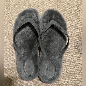 ugg fluffy flip flops